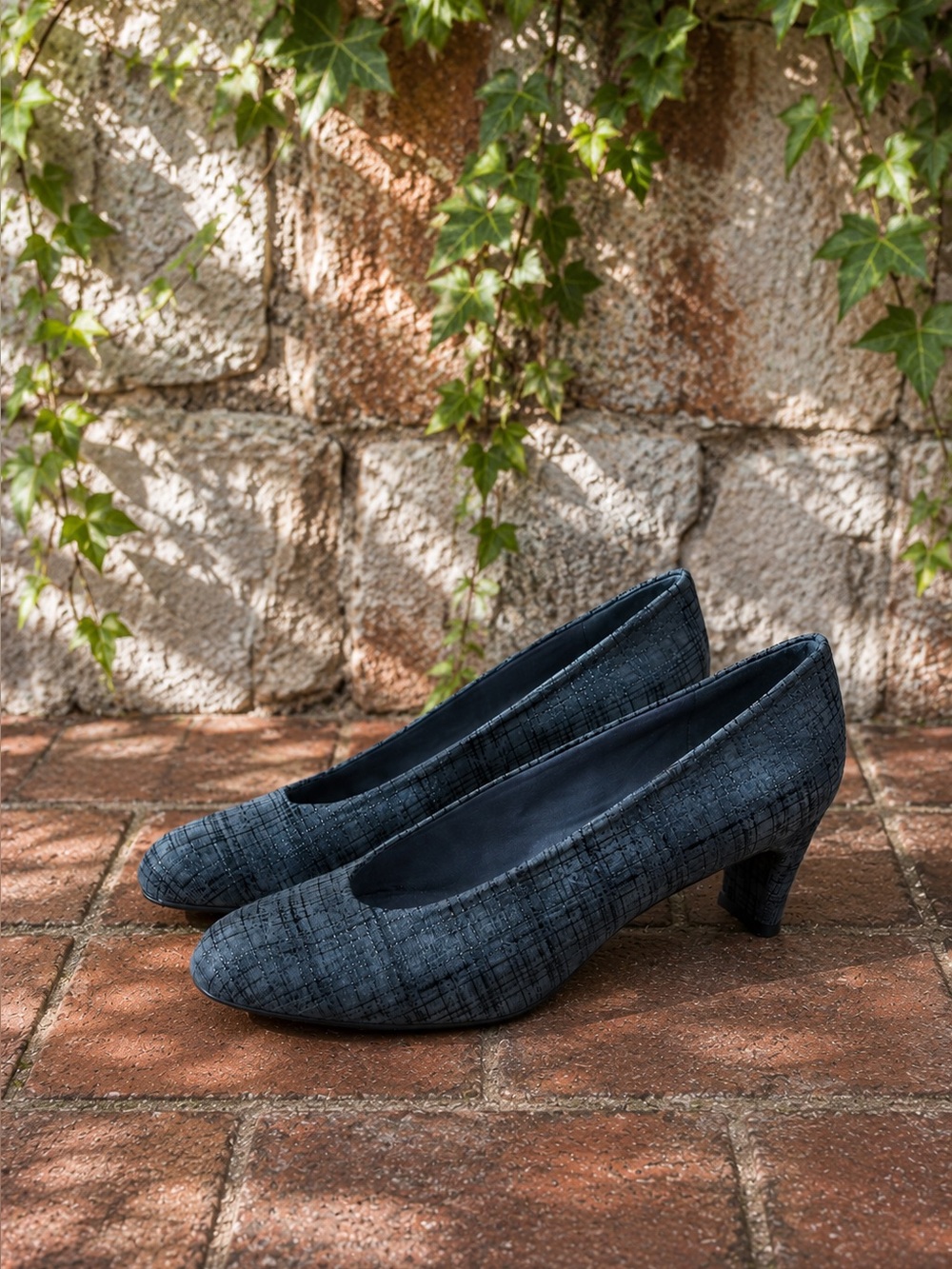 STUART WEITZMAN Minimalist Gray Patterned Suede and Leather Pumps, 8.5M